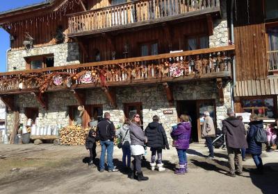 Rencontre à la ferme en été : visite guidée_Val-d'Isère - La ferme de l'Adroit Rencontre à la ferme en été : visite guidée_Val-d'Isère - La ferme de l'Adroit