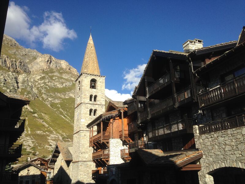 Val d'Isère - village et clocher église St Bernard Val d'Isère - village et clocher église St Bernard