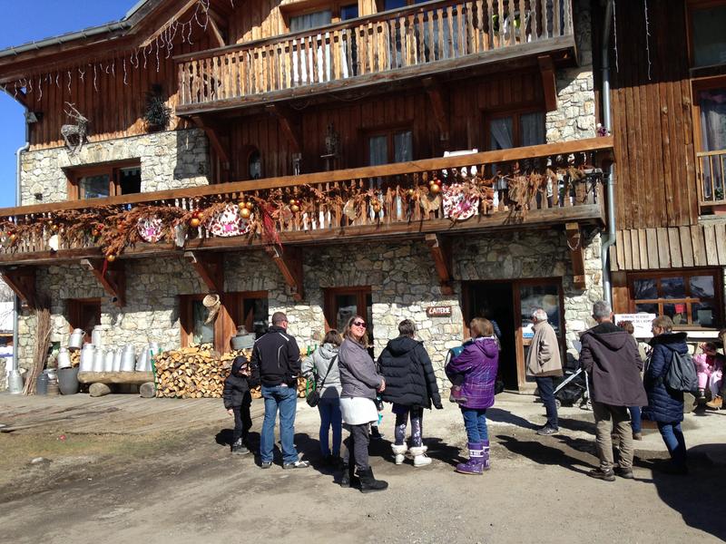 Rencontre à la ferme en été : visite guidée_Val-d'Isère - La ferme de l'Adroit Rencontre à la ferme en été : visite guidée_Val-d'Isère - La ferme de l'Adroit